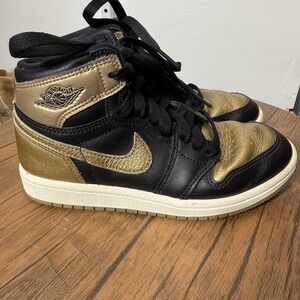Nike Boys Air Jordan 1 Retro High OG Black Gold Sneaker Shoes Size 1Y